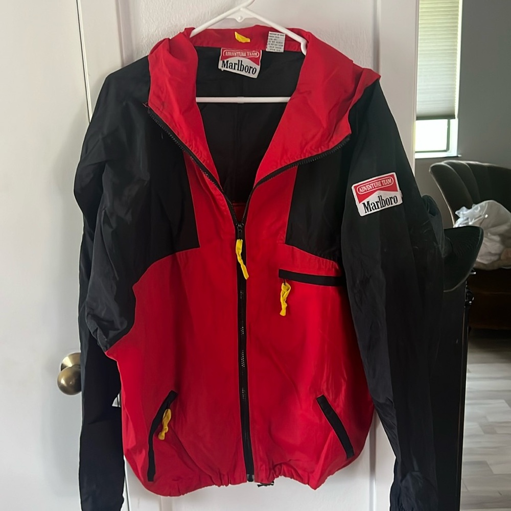 90s Marlboro windbreaker